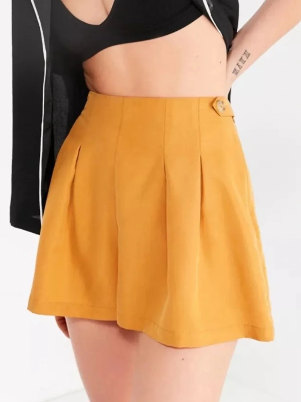 Urban Outfitters Utopia Pleated Side Zip Shorts Size 8